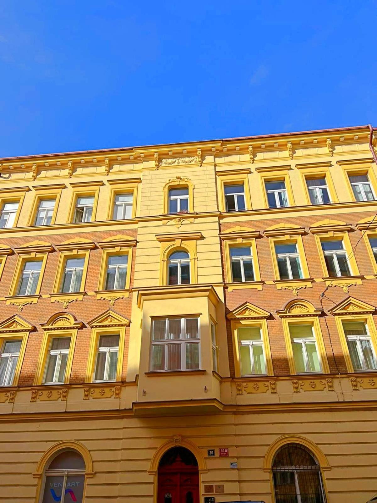Mezonetovy Apartman V Centru Prague Exterior photo