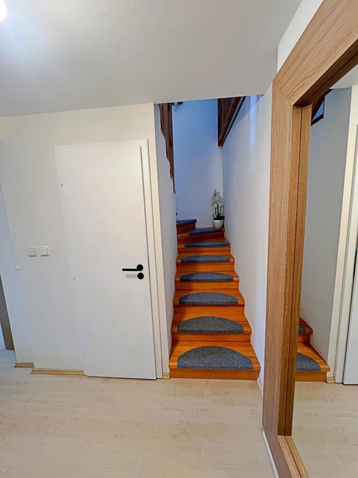 Mezonetovy Apartman V Centru Prague Exterior photo